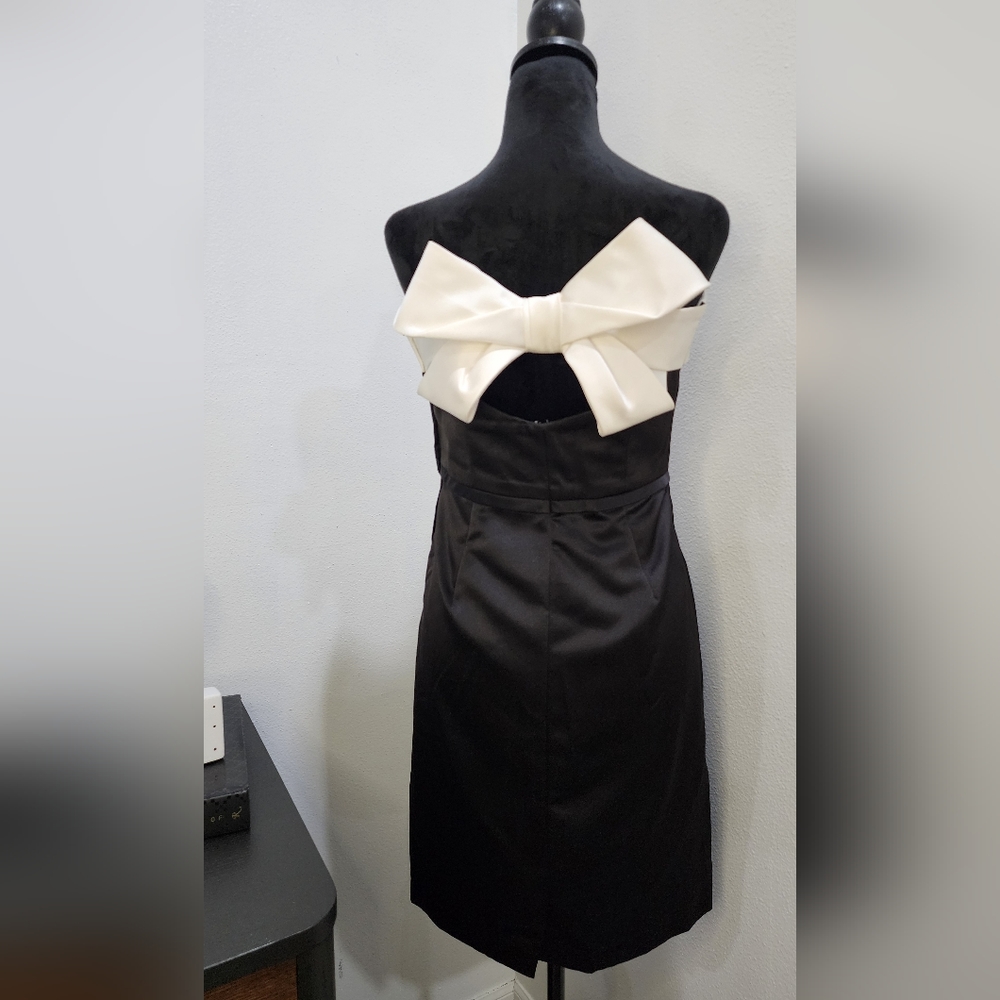 David's Bridal Short Strapless Dress with Back Bow Detail Size/ 8 - Picture 5 of 13